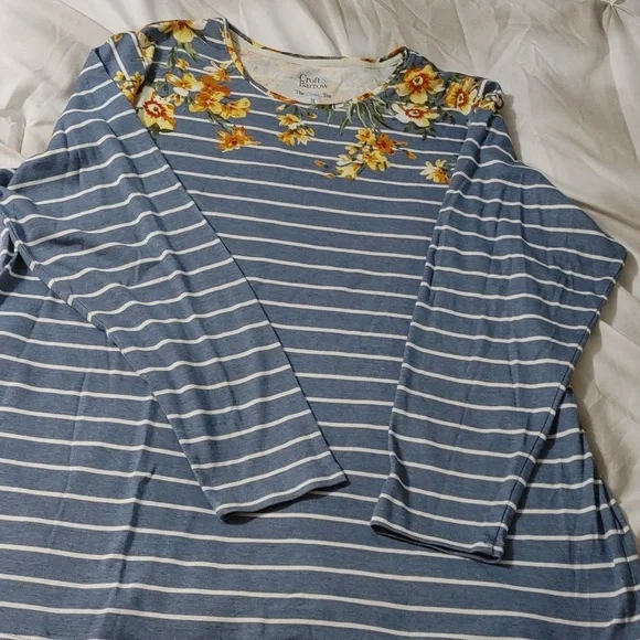 Bundle of three shirts size 1X. 1 NWOT and 2 Pre-owned. - Picture 4 of 7